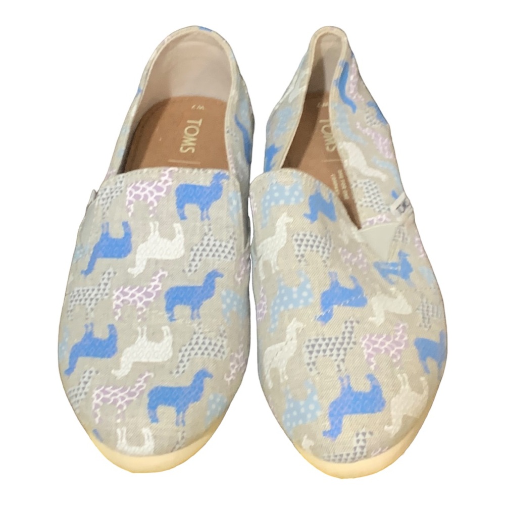 TOMS Llama shoes excellent preowned condition These are perfect! So cute! Size 7